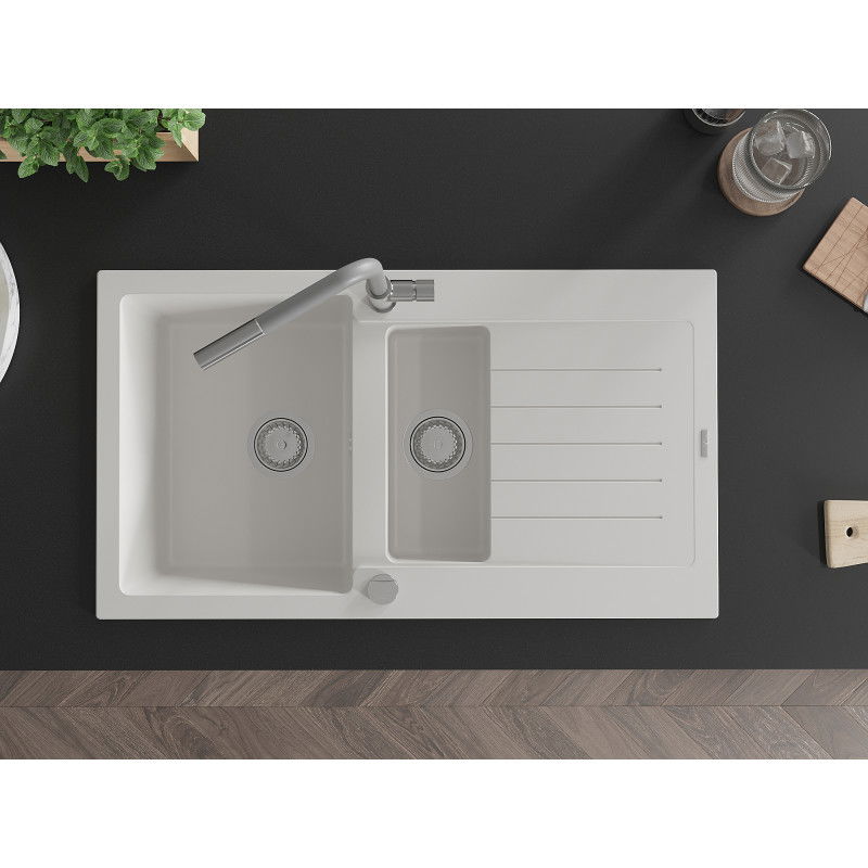 Mexen Matias akmens masės plautuvė 1,5 kamerų su nuvarvėjimo paviršiumi ir virtuvės maišytuvu Flora, balta - 6502-20-670401-06