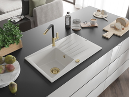 Mexen Cesar granito kriauklė su vienu dubeniu ir lataku bei virtuviniu maišytuvu Flora, balta - 6514-20-670401-57-G