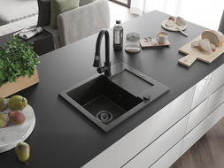 Mexen Enzo granitinė vienos kameros virtuvės plautuvė su nusausinimo vieta ir virtuviniu maišytuvu Elia, juoda/auksinis