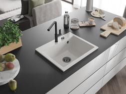 Mexen Oscar granito kriauklė su vienu skyriumi 580 x 490 mm, balta, juodas sifonas - 6519581000-20-B