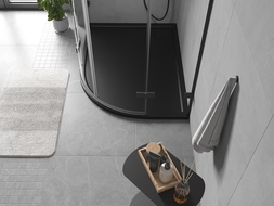 Mexen Flow pusapvalė asimetrinė plona kairinė dušo padėklas 90 x 80 cm, juoda matinė - 46Q708090L