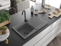 Mexen Cesar 1 skyriuje granitinė plautuvė su nuvarvėtu 775 x 470 mm, pilka, juodas sifonas - 6514771010-71-B
