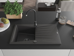 Mexen Cesar granitinė vienos sekcijos kriauklė su nutekėjimo plokštele 775 x 470 mm, juoda su taškeliais, juodas sifonas