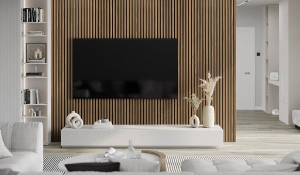 Svetainė su lamelėmis ant sienos